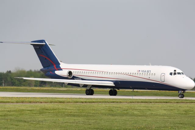McDonnell Douglas DC-9-30 (N205US) - Leaving London,Canada(CYXU)for Willow Run (KYIP)