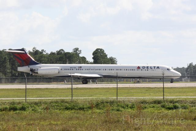 McDonnell Douglas MD-88 (N977DL) - Delta Flight 1458 (N977DL) arrives at Southwest Florida International Airport following flight from Hartsfield-Jackson Atlanta International Airport