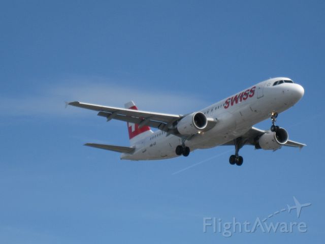 Airbus A320 (HB-IJF) - Swiss A320 landing at Heathrow
