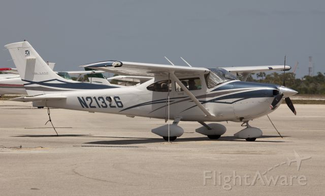 Cessna Skylane (N21326)