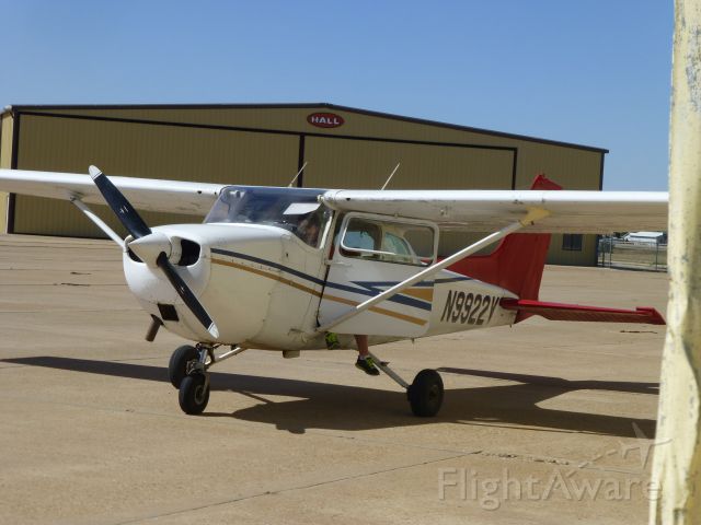 Cessna Skylane (N9922Y)