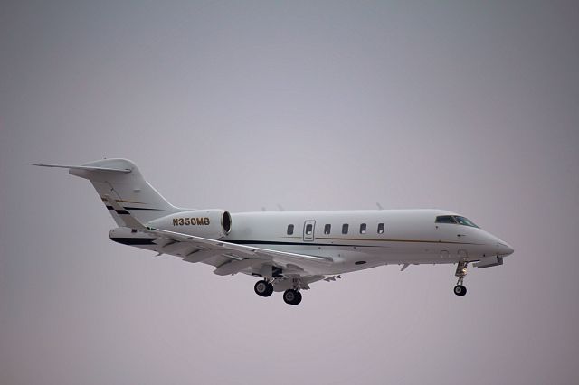 Bombardier Challenger 300 (N350MB)