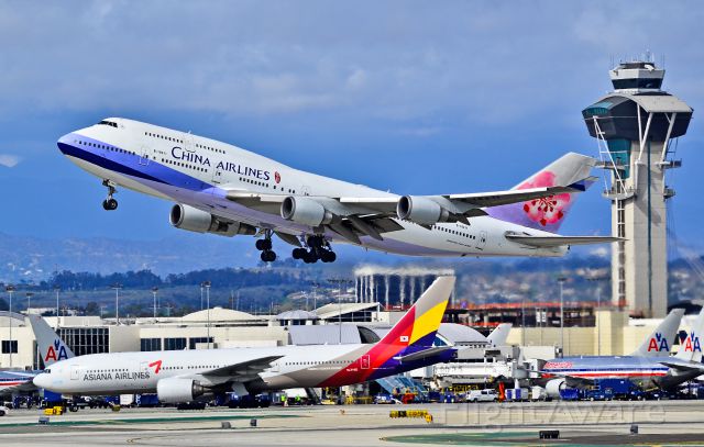 Boeing 747-400 (B-18211) - B-18211 China Airlines Boeing 747-409 (cn 33735/1354)  Los Angeles International Airport (IATA: LAX, ICAO: KLAX, FAA LID: LAX) TDelCoro April 11, 2012