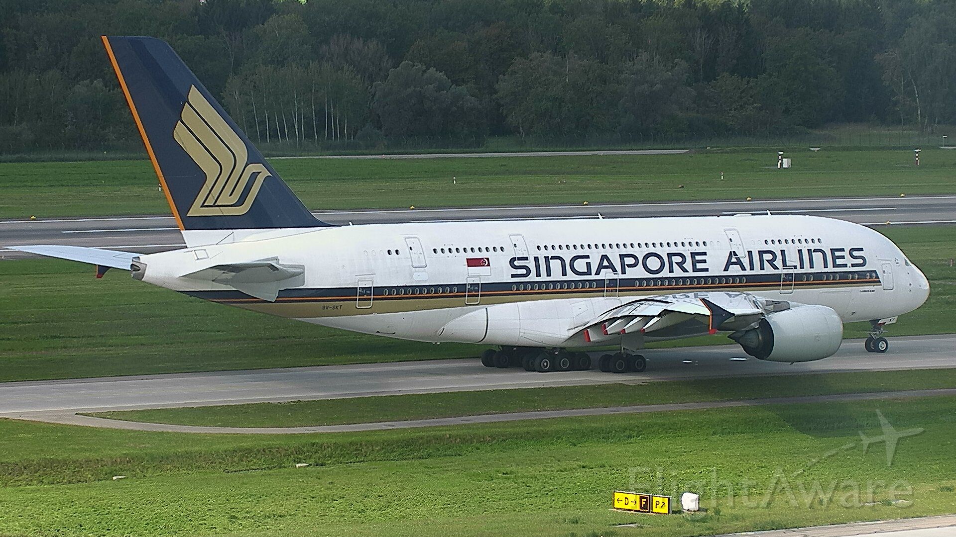 Airbus A380-800 (9V-SKT) - taxing to RWY16