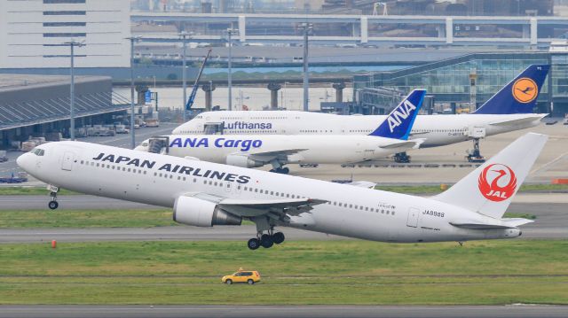 BOEING 767-300 (JA8988) - Japan Airlines / Boeing 767-346br /Apr.06.2016 Tokyo International Airport [HND/RJTT] JAPAN