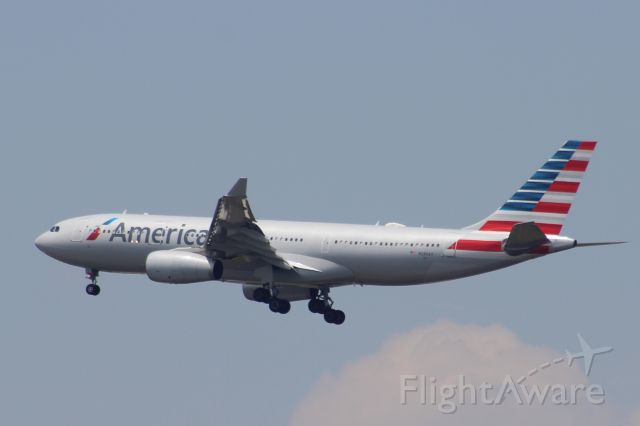 Airbus A330-200 (N286AY) - American 735 landing from Manchester, England