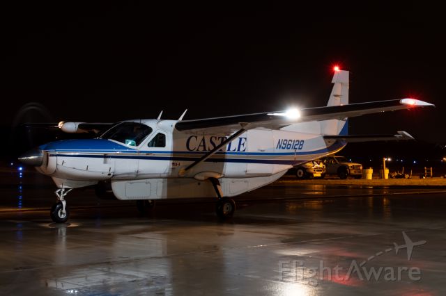 Cessna Caravan (N9612B) - Castle 915 making a very brief (10 minute) stop at Butler County Regional.