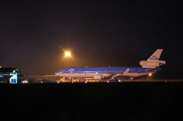 Boeing MD-11 (PH-KCK) - PH-KCK stranded because of A Broken Windshield