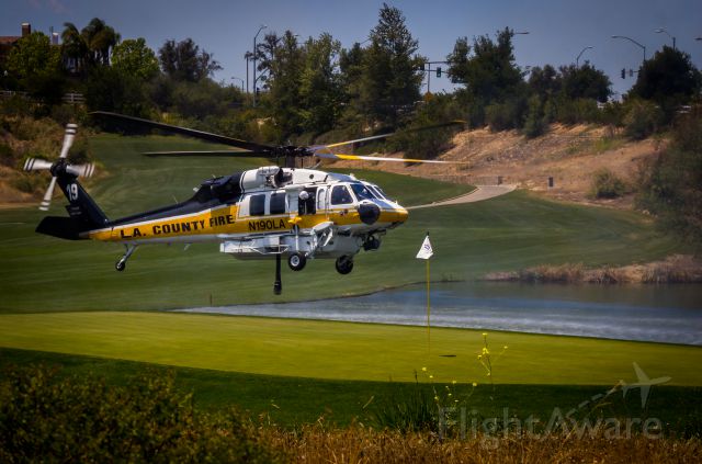 N190LA — - L.A. County Fire Sikorsky S70-A Firehawk filling up in a water hazard at TPC Valencia Golf Course during a fire behind Six Flags Magic Mountain on 5/28/13.