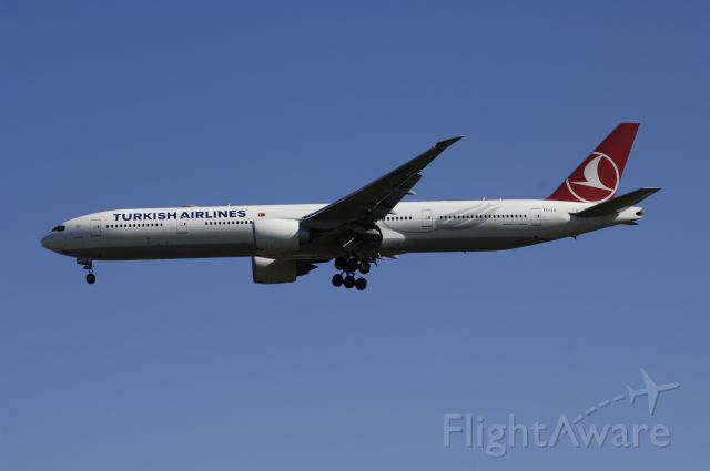 BOEING 777-300 (TC-JJL) - Final Approach to Narita Intl Airport R/W34L on 2012/11/04