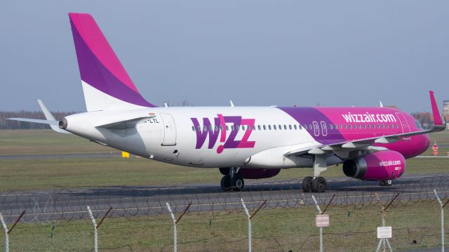 Airbus A320 (HA-LYL) - In the end of March, Wizz Air closed base in Poznan-Lawica Airport. On the photo Wizz Air's Airbus A320 after one before last rotation from EPPO. 