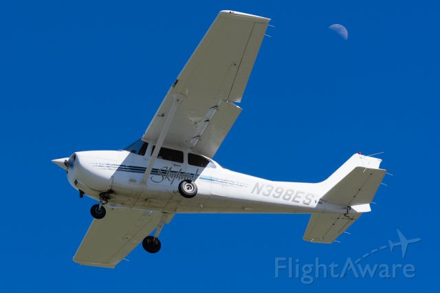 Cessna Skyhawk (N398ES)