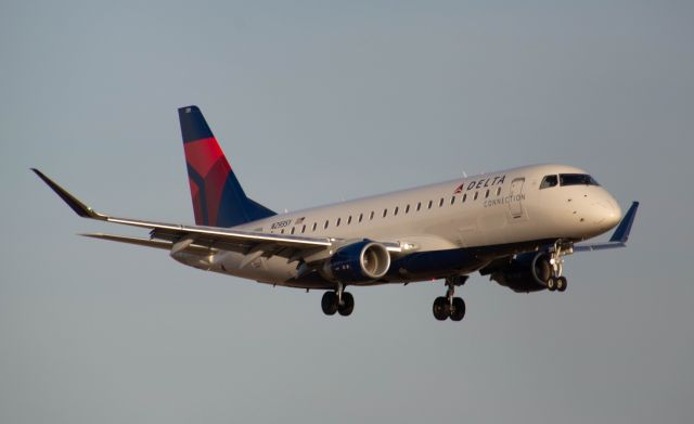 Embraer 170/175 (N239SY) - Delta (SkyWest) 4524 is arriving on on DSM's Runway 23 from Salt Lake City in beautiful golden hour lighting! Photo taken March 4, 2020 at 5:13 PM with Nikon D3200 at 330mm.