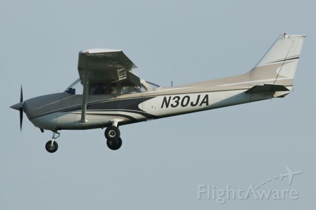 Cessna Skyhawk (N30JA)