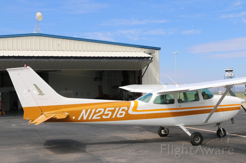Cessna Skyhawk (N12516) - Just had plane detailed