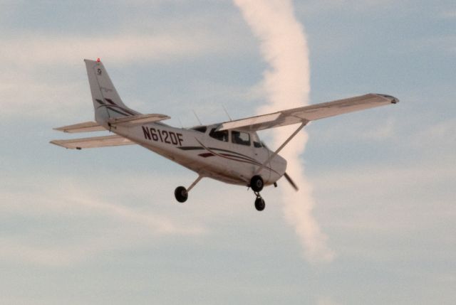 Cessna Skyhawk (N612DF)