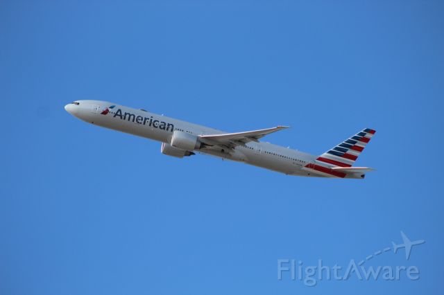 BOEING 777-300ER (N731AN) - American 777-300ER departing runway 28R at Chicago O'hare to Dallas-Fort Worth