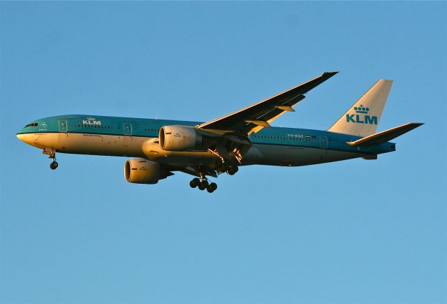 Boeing 777-200 (PH-BQE)