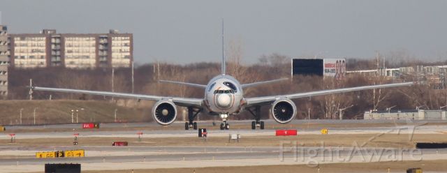 BOEING 777-300ER (JA789A) - Face to face with BB-8