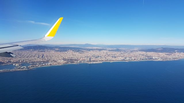 Airbus A320 (EC-NAZ) - Flight VY1429 from BIO (Bilbao) on finals into BCN (Barcelona) on February 4th, 2019. Thanks to my good friend, Xavi, who took the photo on my behalf.