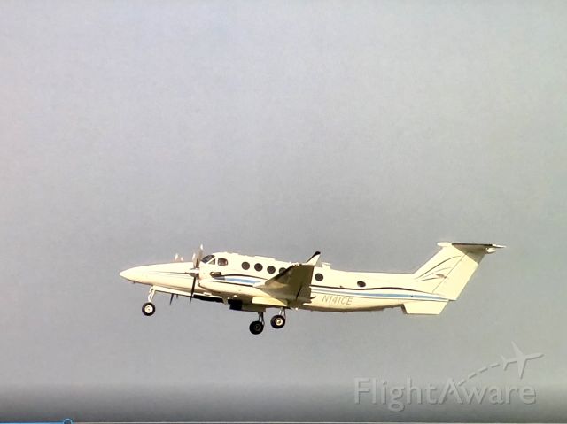 Beechcraft Super King Air 300 (N141CE)