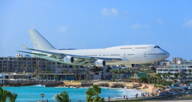 Boeing 747-400 (EC-MQK) - Wamos air flying for Air France over maho beach area and landing at TNCM St Maarten.