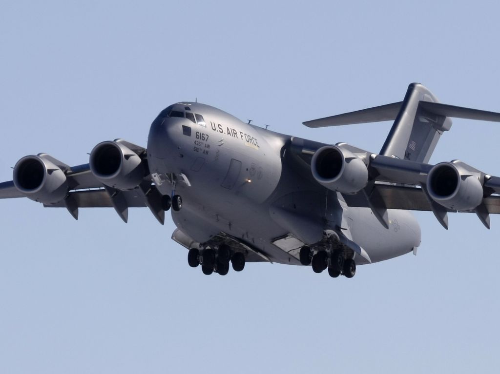 Boeing Globemaster III (N66167) - Taken Feb 16, 2009.  On final for Rwy 32 at YOW with supplies for the US Presidential visit on Feb 19, 2009