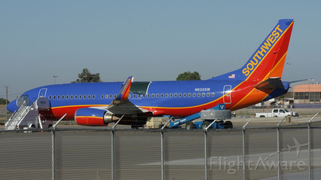 Boeing 737-700 (N632SW) - Southwest Airlines aircraft with the tear in the roof.