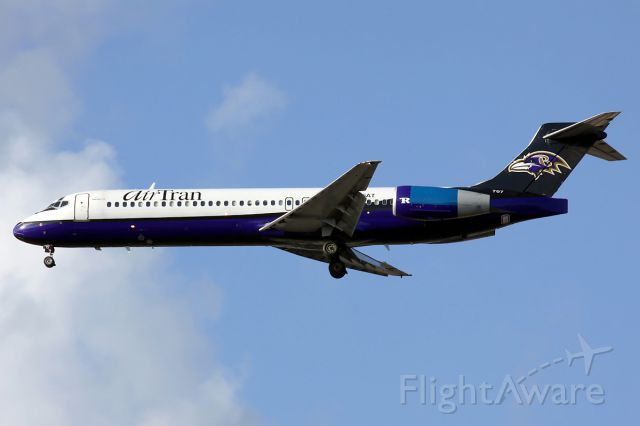 Boeing 717-200 (N946AT) - Raven's logojet!