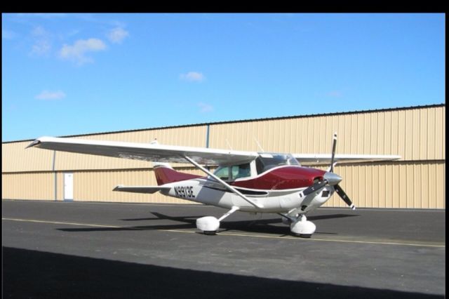 Cessna Skylane (N9913E)
