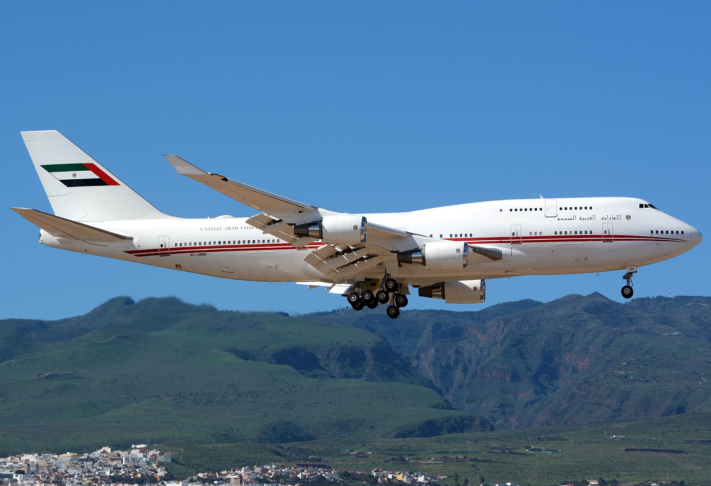 Boeing 747-400 (A6-HMM)