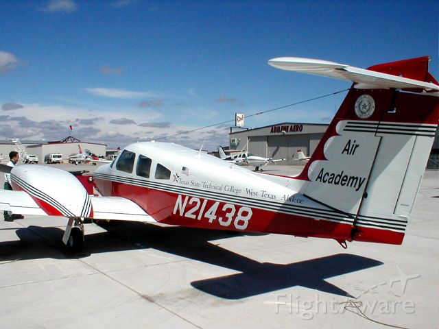 Piper PA-44 Seminole (N21438)