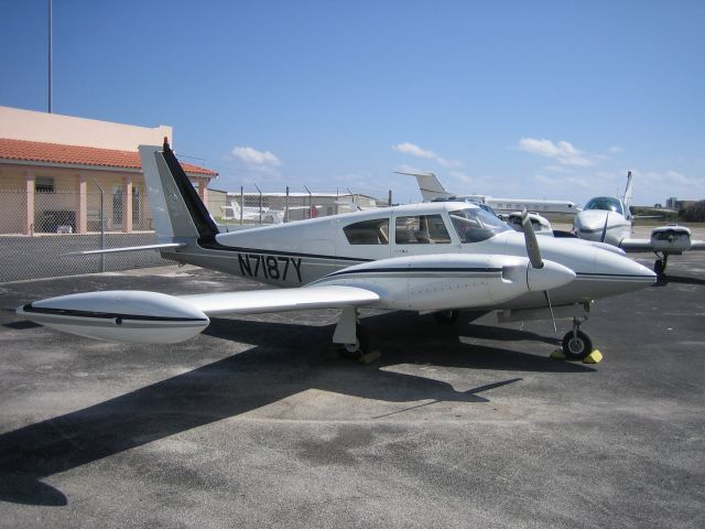 Piper PA-30 Twin Comanche (N7187Y)