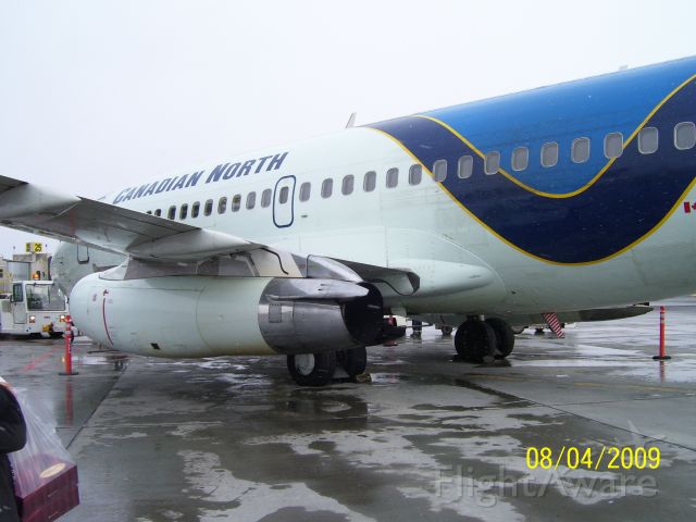 Boeing 737-200 (C-GOPW)