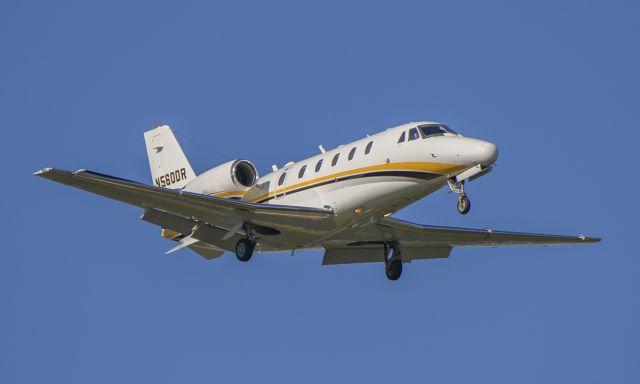 Cessna Citation Excel/XLS (N560DR) - Runway 02L arrival @KDPA.