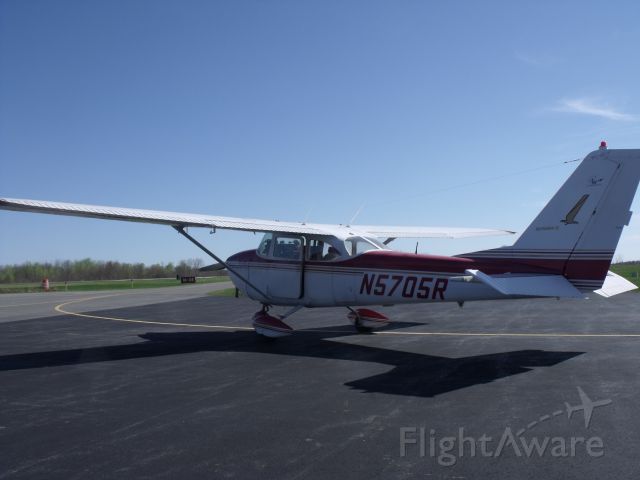 Cessna Skyhawk (N5705R)