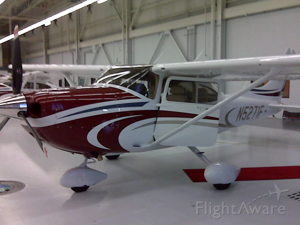 Cessna Skylane (N5271F)