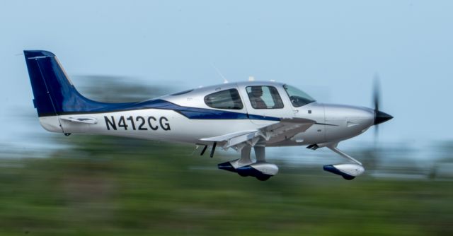 Cirrus SR22 Turbo (N412CG) - Landing runway 5
