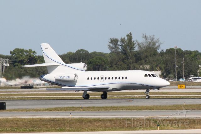 Dassault Falcon 900 (N377HW) - Dassault Falcon 900 (N377HW) arrives at Sarasota-Bradenton International Airport following a flight from Fernando Ribas Dominicci Airport