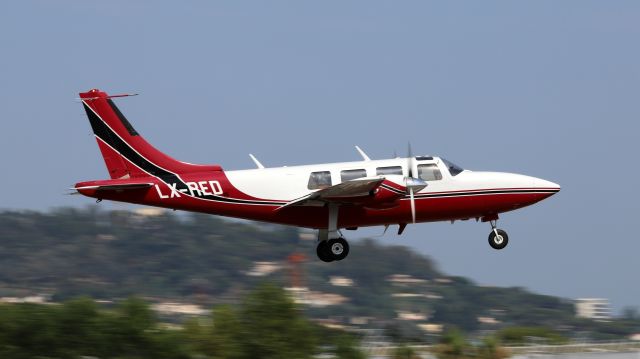 Piper Aerostar (LX-RED)