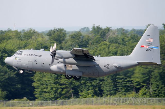 Lockheed C-130 Hercules (89-9106) - 89-9106 (c/n 382-5223) from the 910th Airlift Wing, Air Force Reserve Command (AFRC). Photo taken on 22 June 2013.