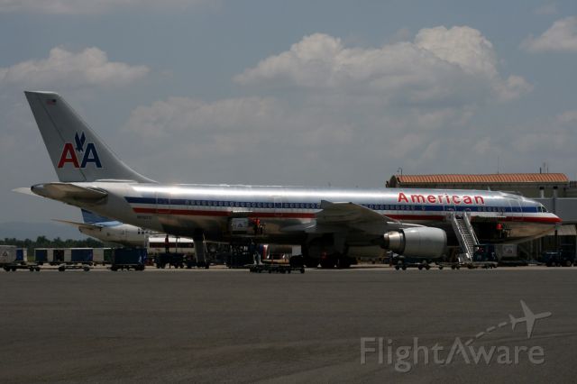 N25071 — - At gate B5 getting ready for its flight back to KJFK...photo taken by Juan Carlos Porcella