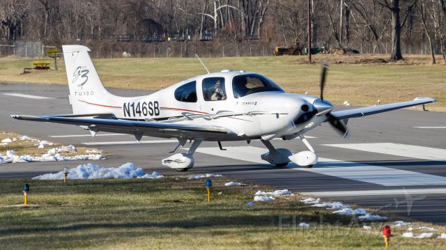 Cirrus SR-22 (N146SB) - A private Cirrus SR22 turning onto runway 33 at College Park for a backtrack and a departure over to Hagerstown