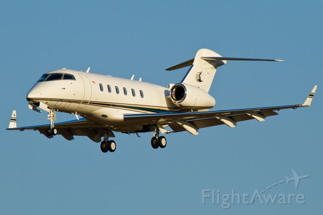 Bombardier Challenger 300 (N620JF) - On short final for 31