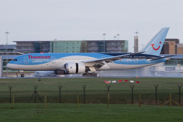 Boeing 787-8 (G-TUID) - TOM169 arriving from BGI Barbados via Glasgow and throwing up a bit of spray.  7 Feb 16