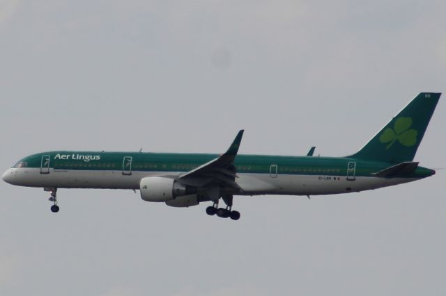 Boeing 757-200 (EI-LBR) - Aer Lingus 115 landing from Dublin, Ireland this afternoon