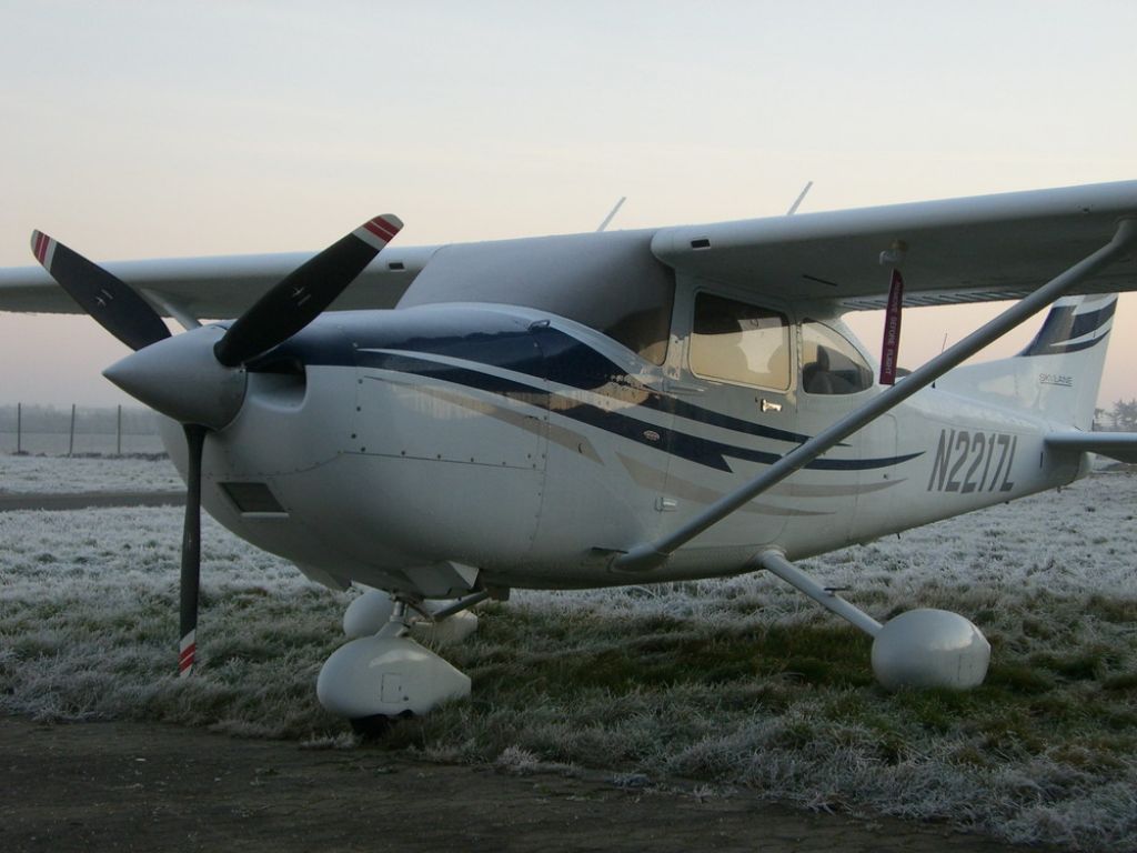 Cessna Skylane (N2217L)