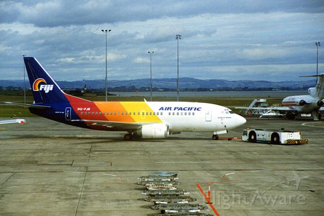 BOEING 737-300 (DQ-FJB) - the good old days of the air pacific aircraft leased from Ansett Australia for many years. Last B733 flight on FJ410 NZAA/NFFN the new generation B737-700 will commence the next day. Taken in 2001 the time Ansett Australia collapsed this aircraft is now scrapped at Majove USA