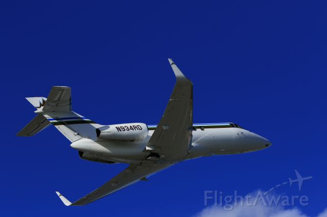 Raytheon Hawker 800 (N934RD) - N934RD departing TNCM