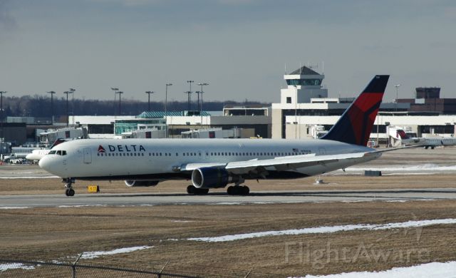 BOEING 767-300 (DAL43) - Delta 43 Heavy landed on 18L on Feb 3-2011 around 14:05 on a bright sunny day, this is the only international flight left at CVG